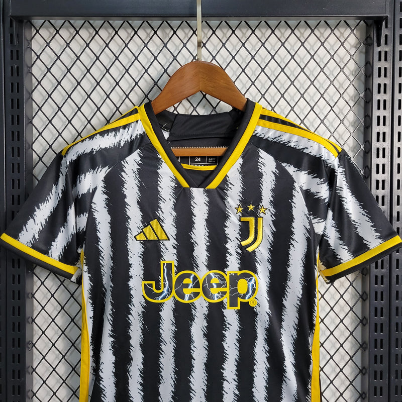 Conjunto Infantil Juventus l 2023/24 Listrada - Modelo Torcedor