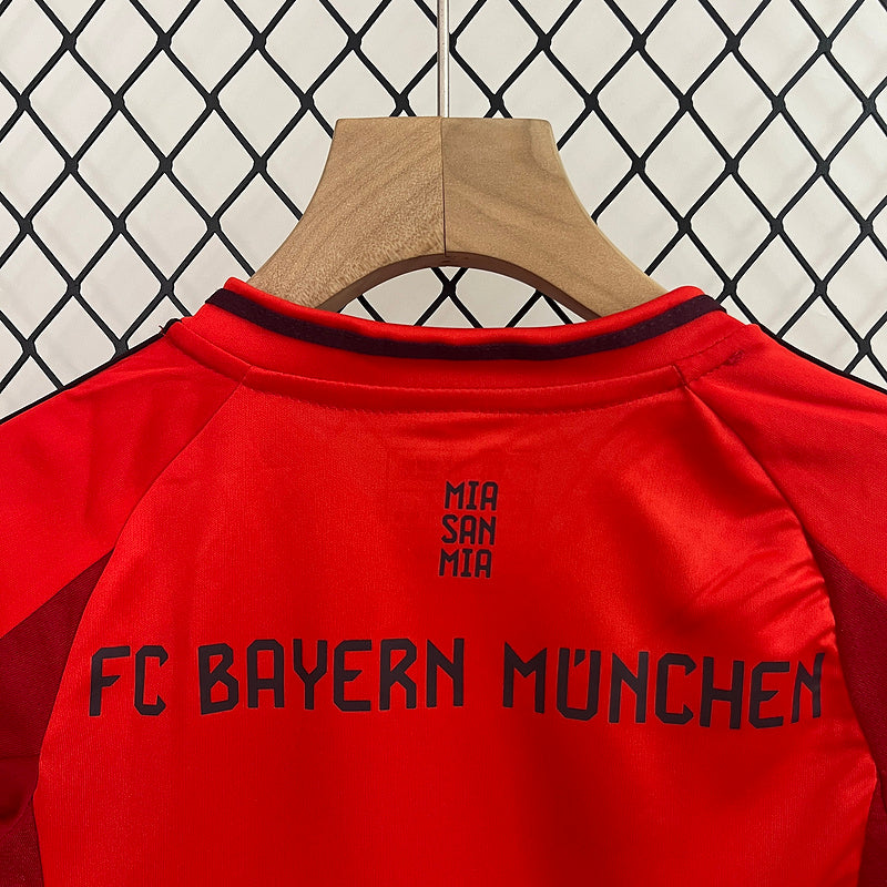 Conjunto Infantil Bayern de Munique l 2024/25 Vermelho - Modelo Torcedor