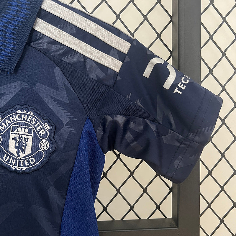 Conjunto Infantil Manchester United ll 2024/25 Azul - Modelo Torcedor