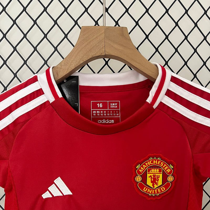 Conjunto Infantil Manchester United l 2024/25 Vermelho - Modelo Torcedor