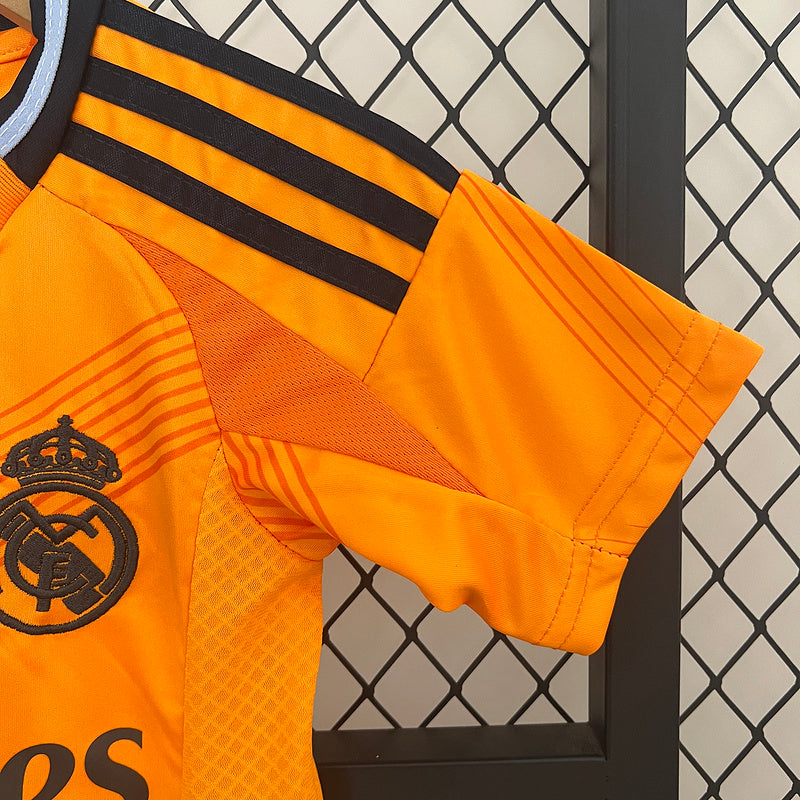 Conjunto Infantil Real Madrid ll 2024/25 Laranja - Modelo Torcedor