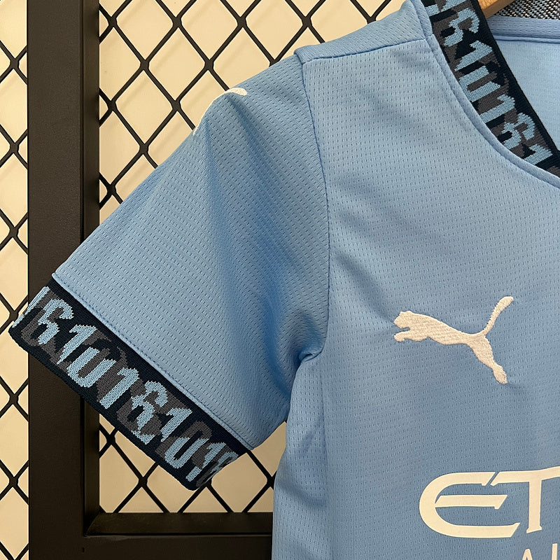 Conjunto Infantil Manchester City l 2024/25 Azul - Modelo Torcedor