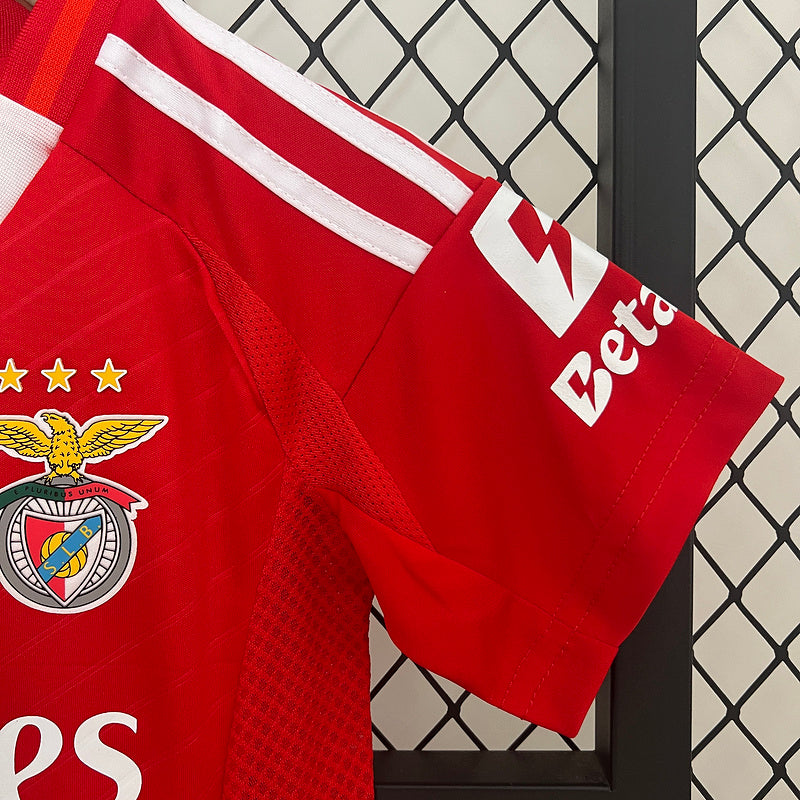 Conjunto Infantil Benfica l 2024/25 Vermelho - Modelo Torcedor